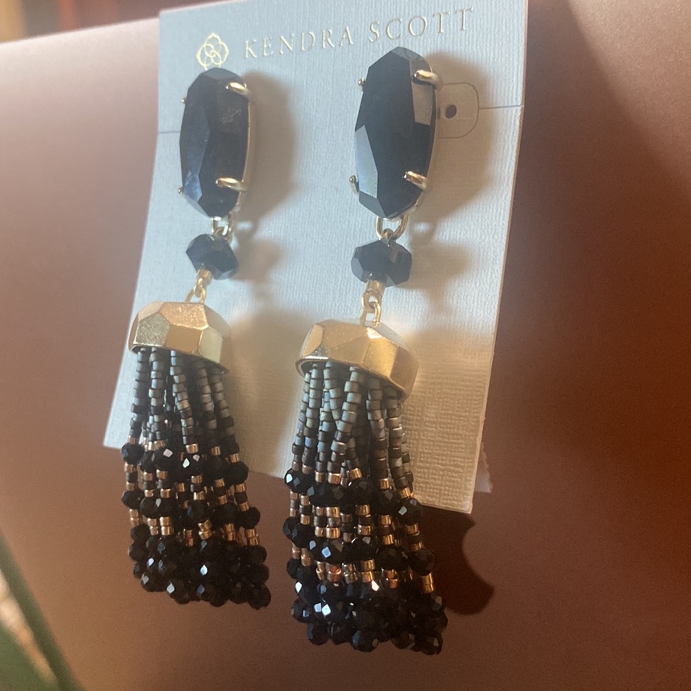 Dazzling Kendra Scott Blk/Gold Jeweled Metallic Tassel Earrings